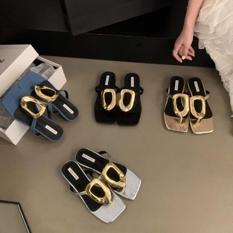 Women's Fashion Low Heel Sandals Women's Summer New Square Head Clip Toe Metal Square Buckle Temperament Flip-flops
