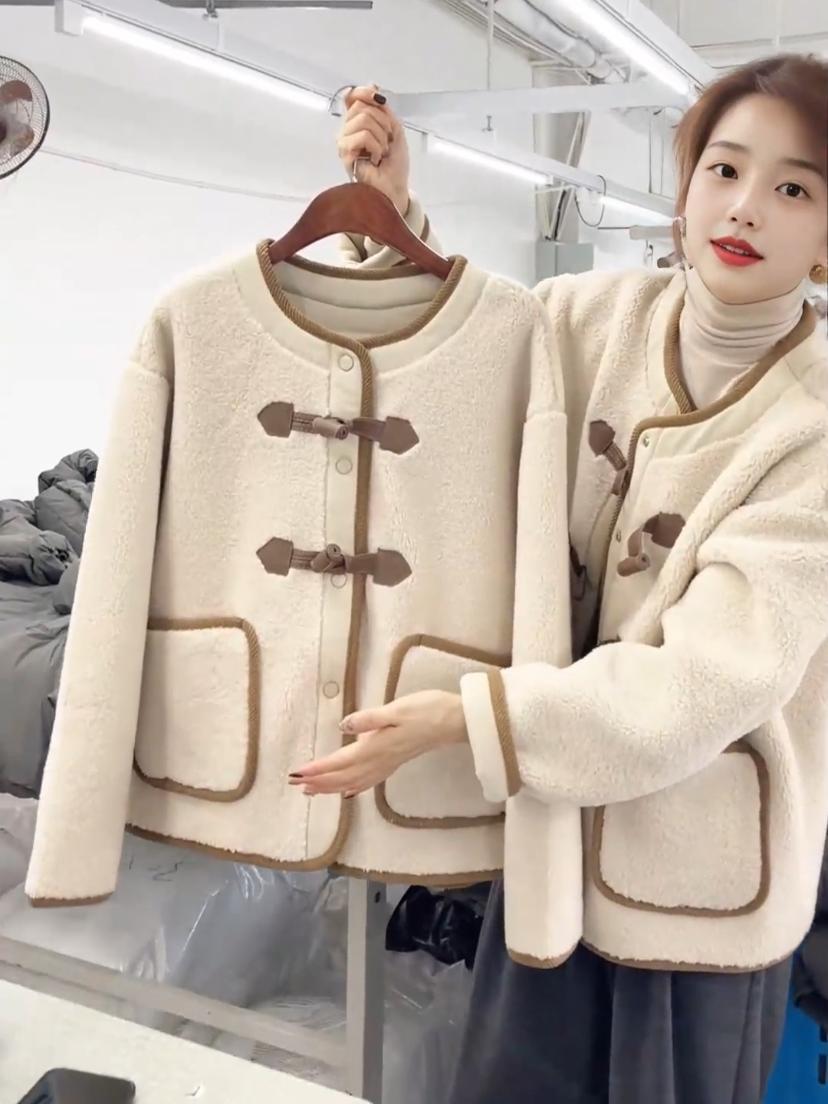 

Short lamb wool coat for women s 2025 autumn and winter new fashionable loose and versatile warm thickened wool coat S