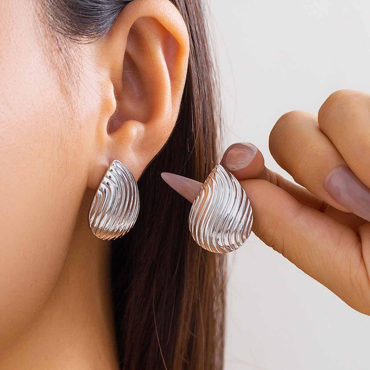 Retro Ocean Style Striped Metal Shell Earrings - Versatile and Cool for Women серебряный