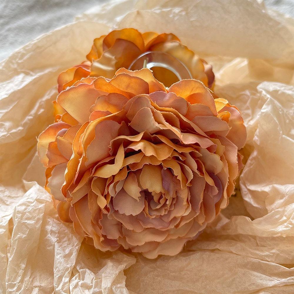 

Beautiful Hair Bun Shark Clips Simulation Flowers Summer Beach Headpiece for Women Girls жовтий