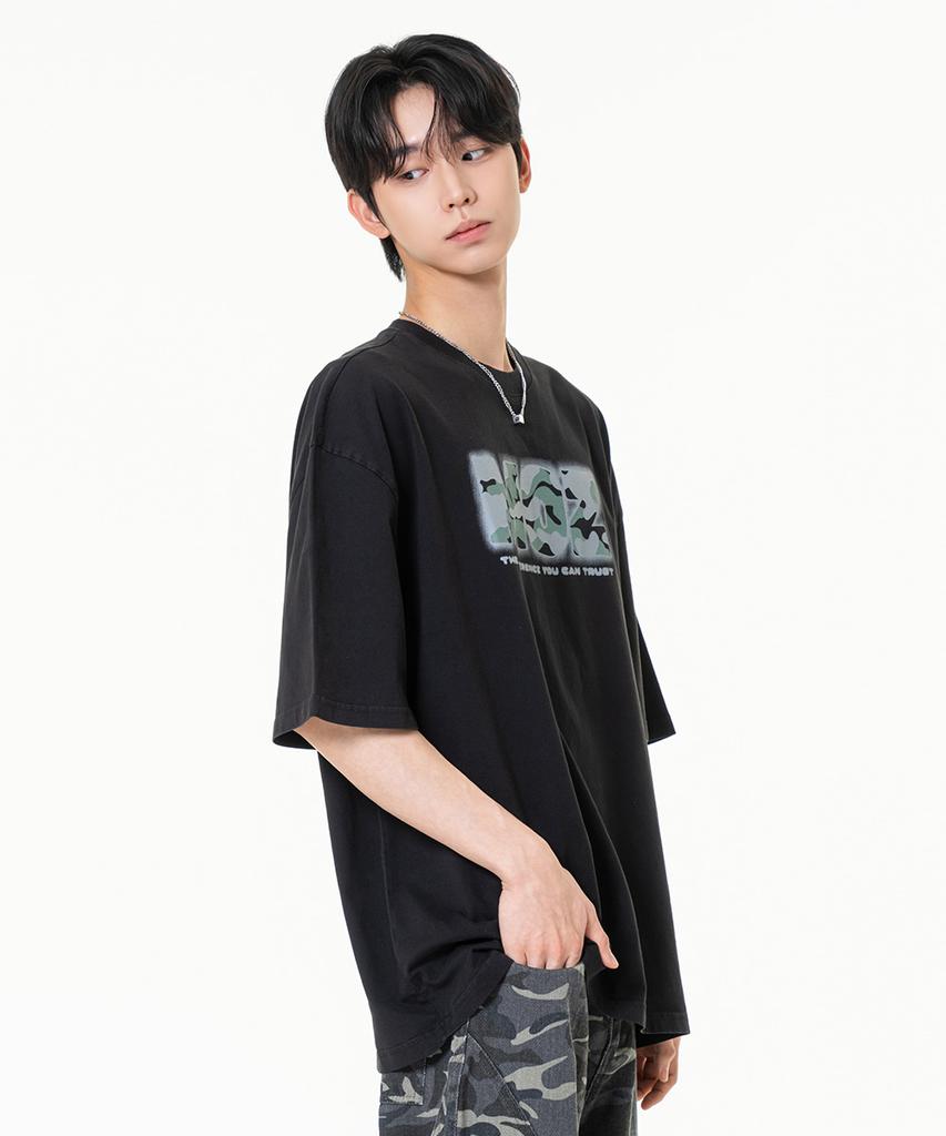 MOZMOZ Camo Logo 2-Type Pigment Short Sleeve T-Shirt Black