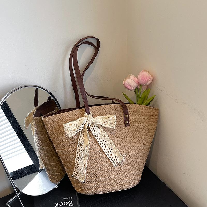 Straw large-capacity trendy bag 2025 new tote seaside vacation beach bag literary vegetable basket bag