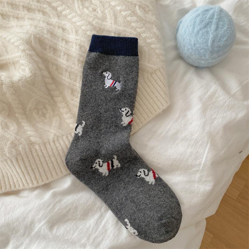 Damen Herbst Winter Verdickte Warme Gestreifte Stoff Logo Cartoon Welpe Gestickte Wolle Mittelhohe Schaft Frotteesocken