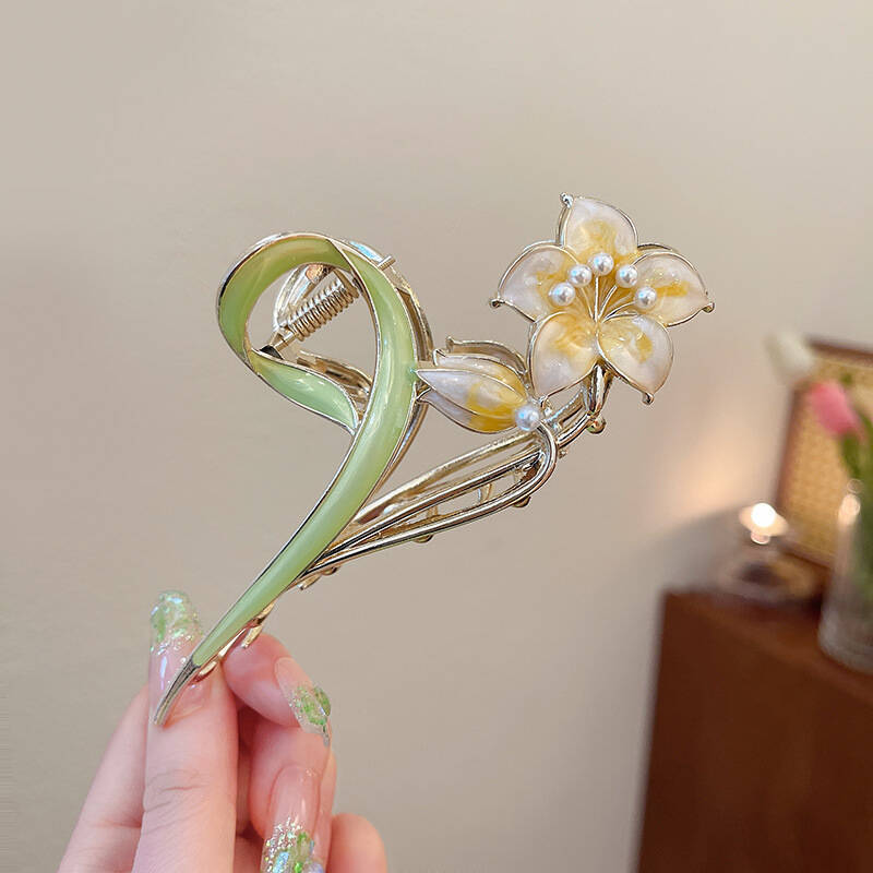 Vintage Pearl Metal Lily Wer Grab Claw Ladies Elegant Ponytail Clip Hairpin Headwear Girls Fashion Hair Accessories