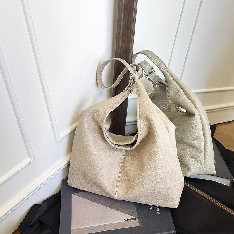 

Retro large-capacity bag women s new autumn and winter commuter shoulder bag high-end messenger бежевый