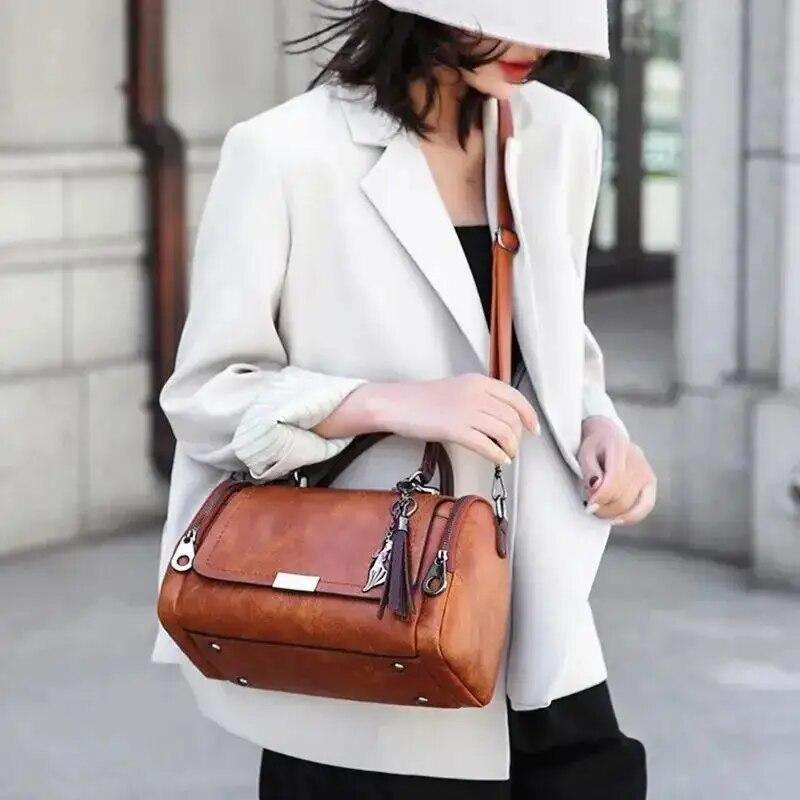 Borsa a mano con decorazione a nappa, Borsa a spalla da donna di grande capacità, Borsa a tracolla alla moda con cerniera e tracolla rimovibile