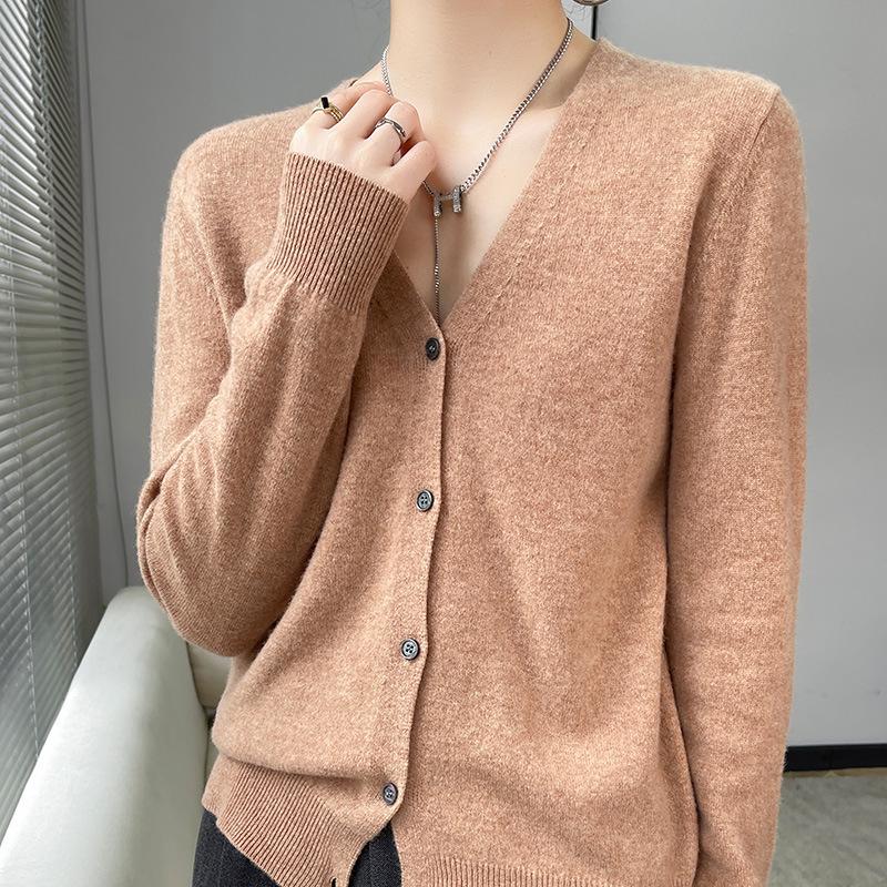 Autumn/Winter 2023 Women's Pure Wool Knit Cardigan Coat with V-Neck and Long Sleeves.