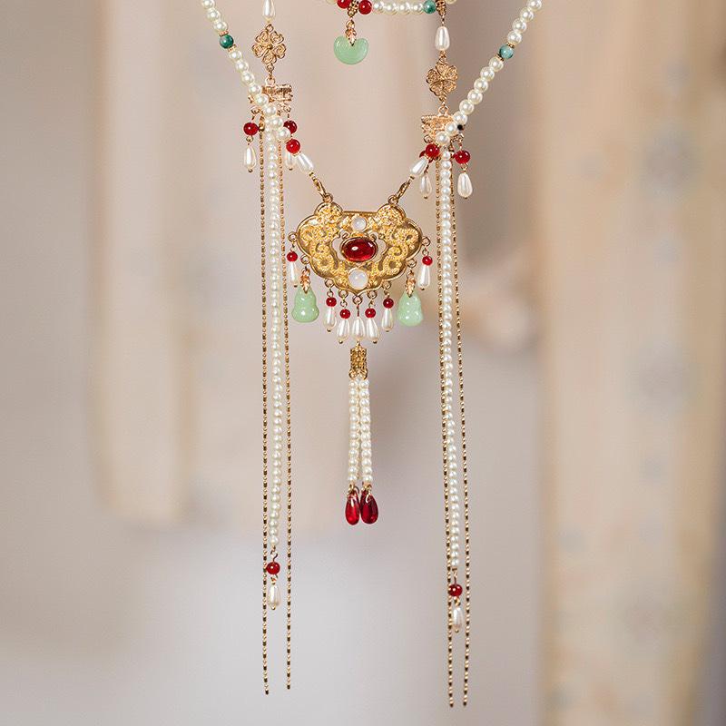 Beauty Drunk Man Costume: Retro Pearl Pendant Necklace with Horse Face Skirt and Yingluo Collar