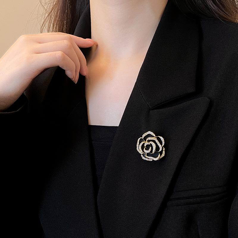 Retro Black Diamond-encrusted Camellia Brooch, Small Fragrant Corsage, Exquisite Temperament Brooch for Women