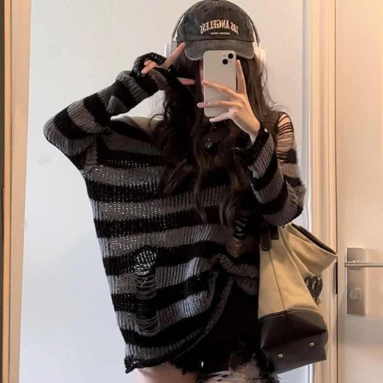 Gothic Streetwear Pruhovaný pletený svetr Dámské Harajuku Punk Hollow Out Jumper Hole Volné Topy pro všechny zápasy Grunge E-girl