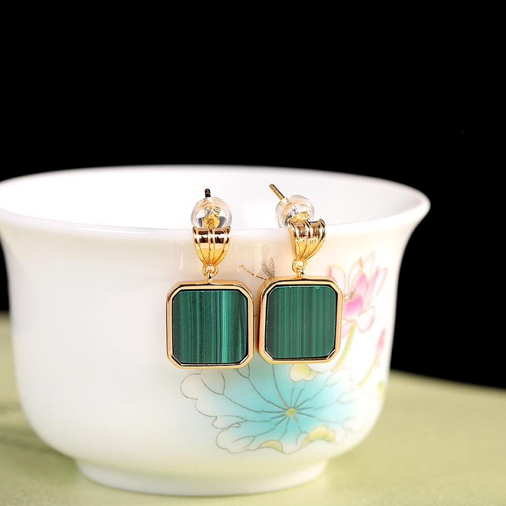 

Женское малахитовое ожерелье: Маленький квадратный дизайн в ювелирных изделиях из серебра S925