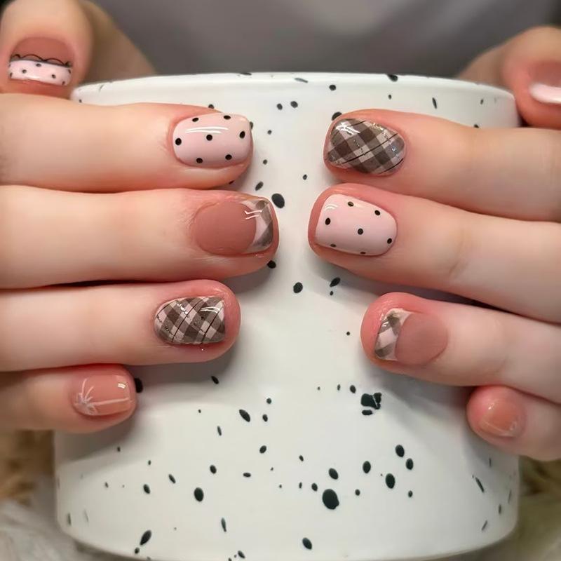 

24PCS Pink Short Square False Nails with Glue Simple Black Polka Dots Plaid French Fake Nails Sweet Fashionable Nails Press On
