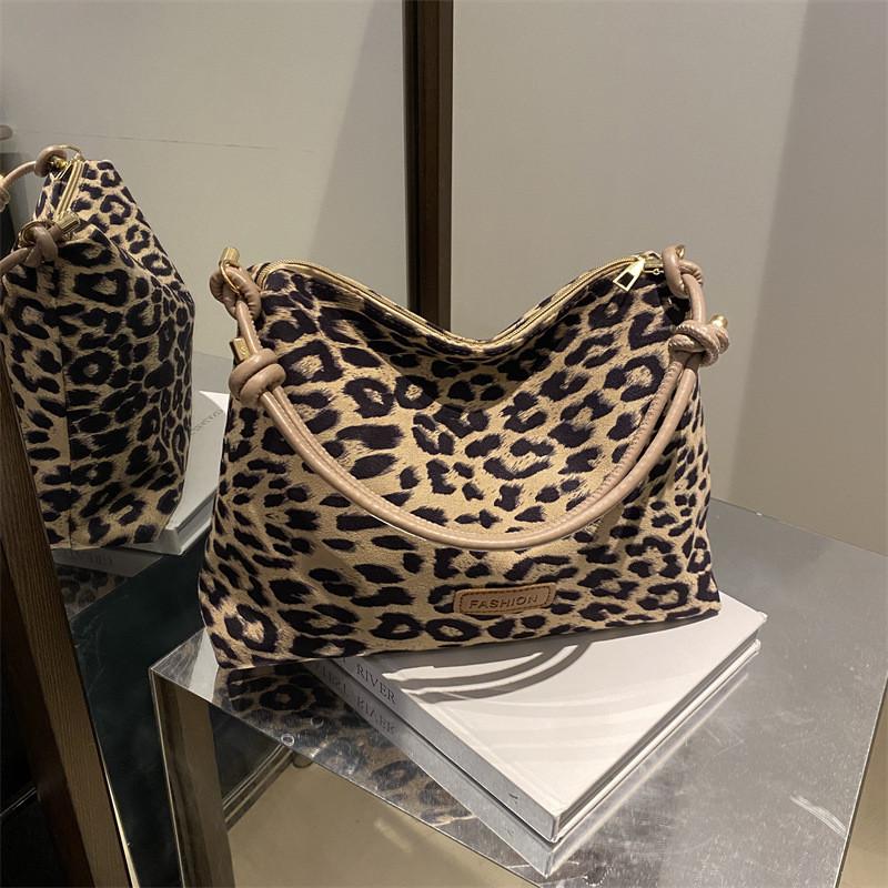 Stylish Leopard Print Large Capacity Tote Bag For Trendy Fashionable Commuting