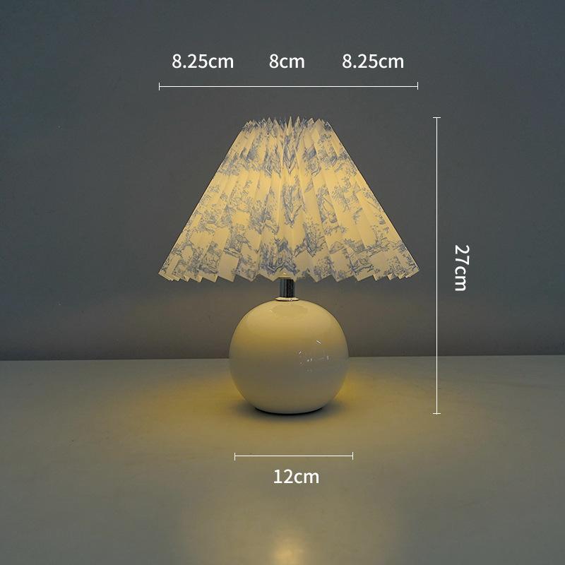 

Скандинавская декоративная плиссированная маленькая настольная лампа керамическая в кремовом стиле лампа для прикроватной тумбочки в спальне лампа для стола в хоумстее ночник креативный