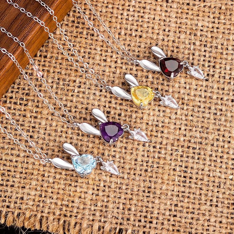 Natürlicher Quarzkristall süße Kaninchen Halskette s925 Sterling Silber eingelegt mit Liebe Granat Topas Nischen-Design Schlüsselbein Kette Damen