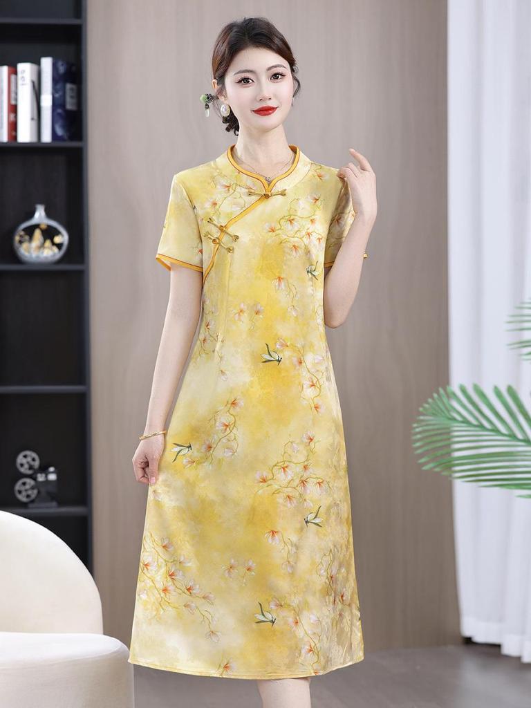 2026 Summer Elegant Chinese Qipao: Stylish Short-Sleeved Dress for Middle-Aged & Elderly Women.