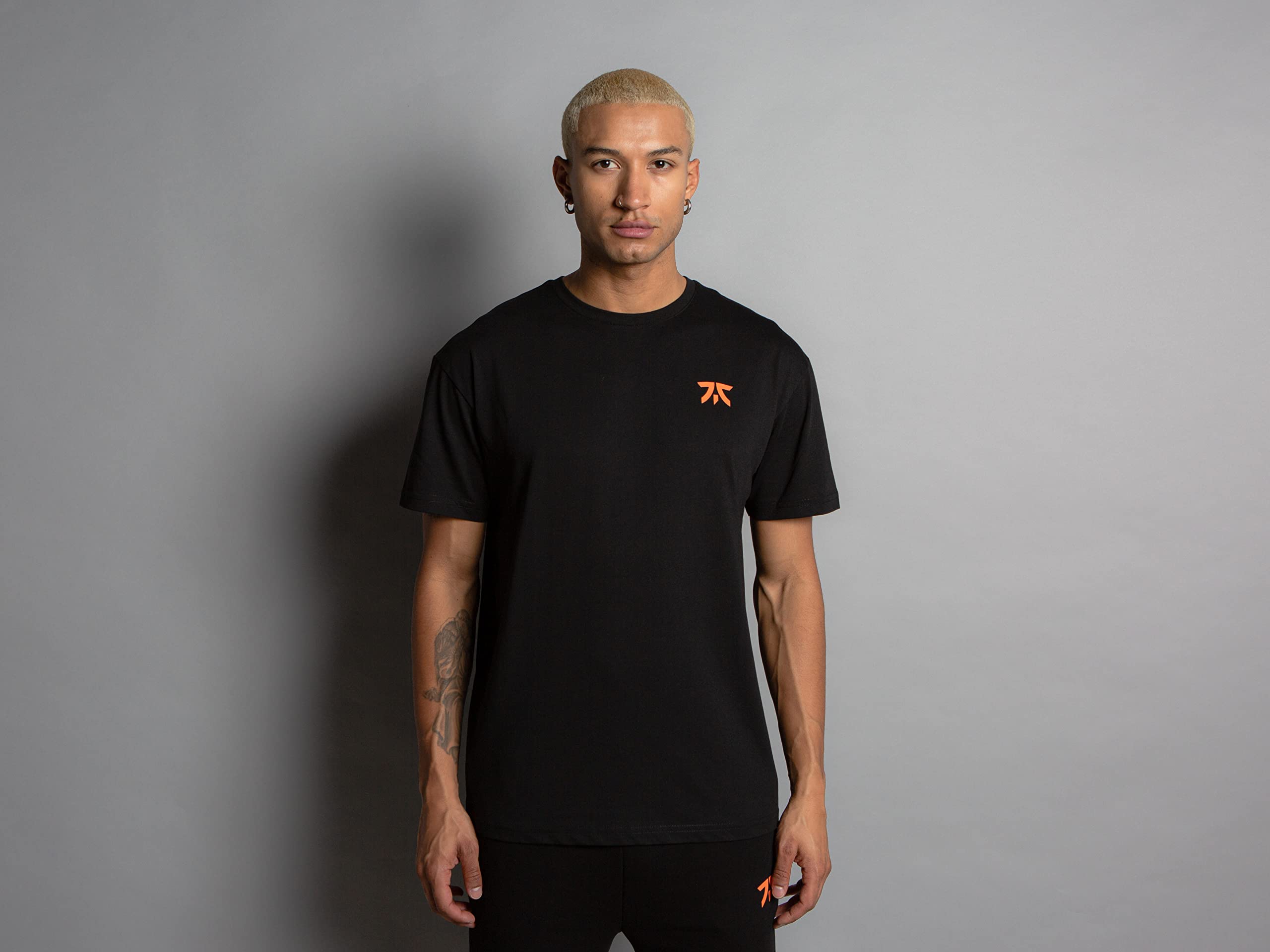 

Футболка с логотипом команды FnaticGear, черная, XL (FNC081) ФУТБОЛКА CREST, ЧЕРНАЯ, XL (XX3001)