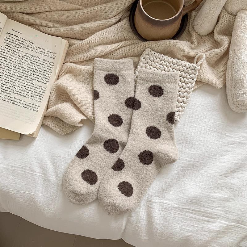 

Female Autumn and Winter Plus Velvet Thickened Warm Big Dot Sleep Snow Tube Socks 1 pair