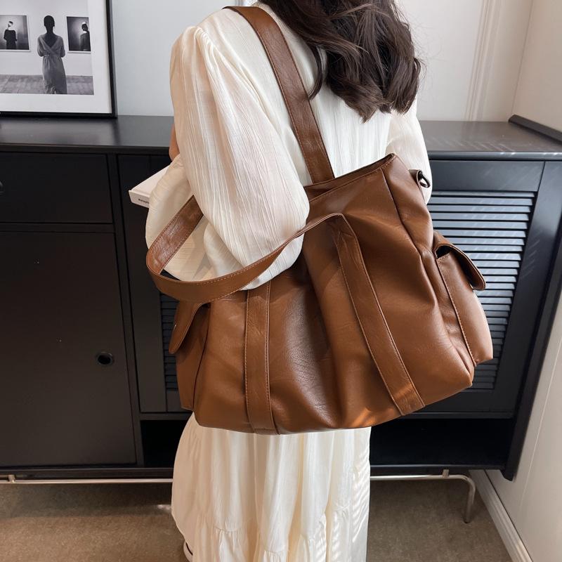 Fashion Shoulder Bag for Daily Commuting, Large Capacity Tote, Cross-body Style, Soft Leather Bag for Europe and America, Suitable for Travel