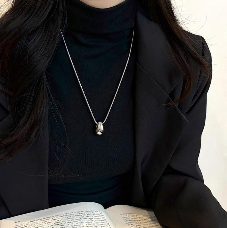 Alloy Feng Shui Water Drop Pendant Necklace for Women, Long Autumn/Winter Style, Casual Light Luxury Accessory