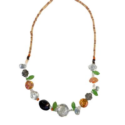 Collier de perles florales inspiré par la nature, en résine sophistiquée, chaîne ajustable de 45 cm, accessoire élégant au quotidien.