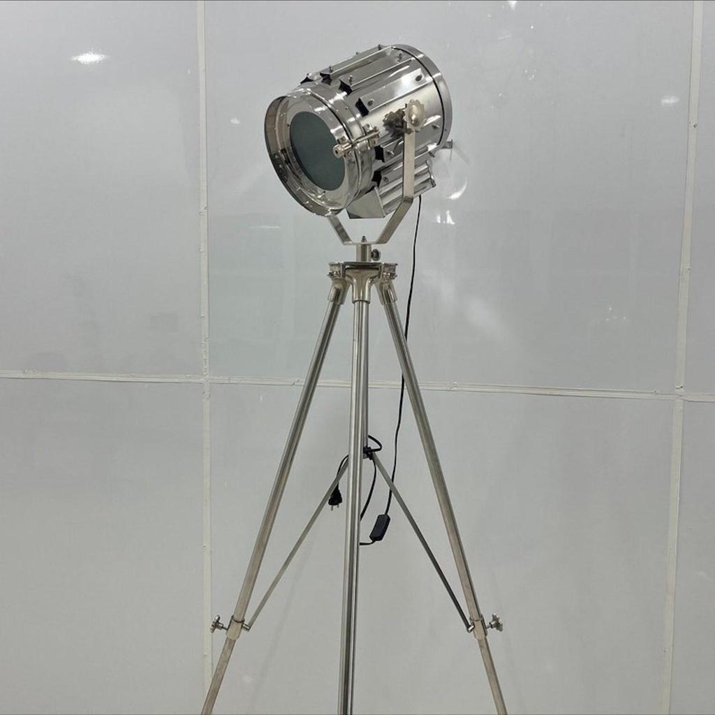 Stojací lampa Searchlight s povrchovou úpravou v chromu s ocelí, bodové světlo, nastavitelné bytové dekorace, stojací rohová světla