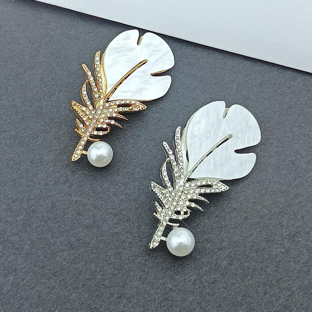 Fjærbrosjenåler for kvinner Fest Bryllupsgaver Klær Tilbehør Eksklusiv brystblomst Dame Gull Rhinestone Legering Sølv Tilbehørsnål