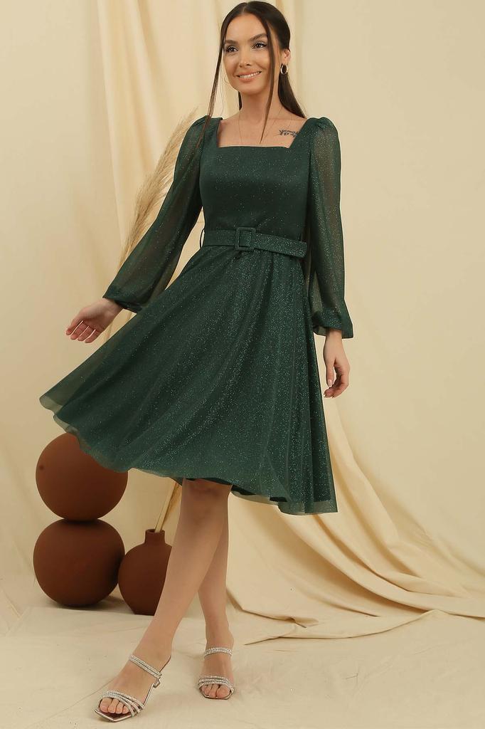 Gefüttertes Glitzerkleid mit eckigem Ausschnitt, Gürtel und Ballonärmeln