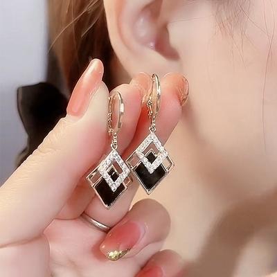 Schwarze Raute Anhänger Damen Hängeohrringe Goldfarbene Schnalle Tropfenohrringe Strass Statement Ohrringe Party Ohrringe