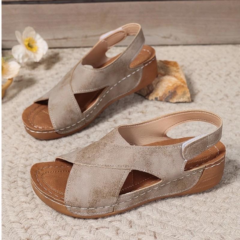 Damenschuhe2025Neue Damen Sandalen mit flachem Boden Kreuz-Klettverschluss hinten Leere Strandsandalen Romanisch Lässig Zehenfrei Keilsandalen