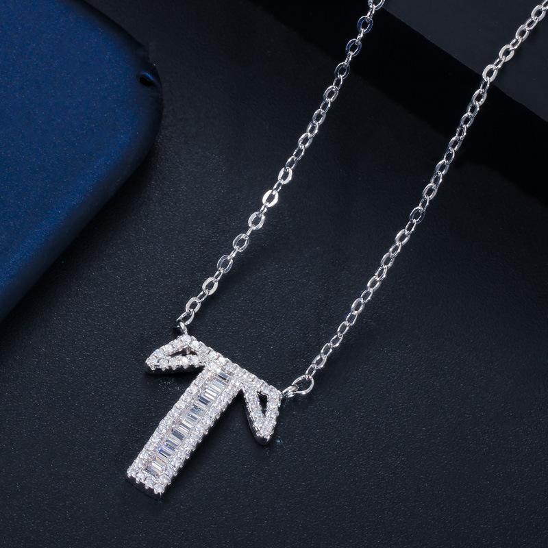 Wife'S Romantic Trip With 26 English Letters Collarbone Chain Pendant, Slightly Inlaid Zircon-Plated Platinum Necklace