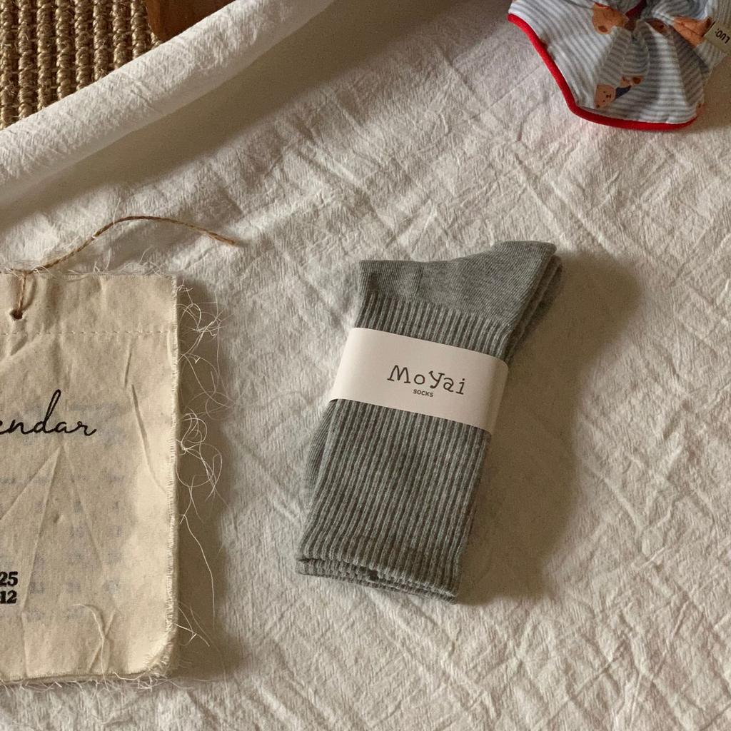 Single Needle Terry Boneless Seam Head Sweat-Absorbing Sports High Rubber Band Solid Color Medium Tube Socks Simple And Warm