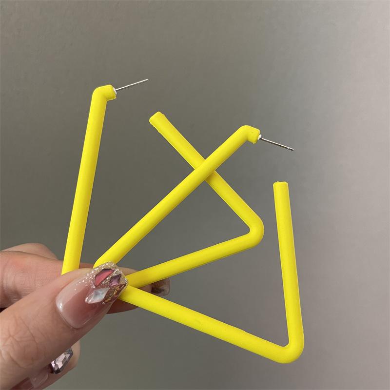 New Color-expanding Triangular Rubber Paint Texture Personalized Earrings for Women