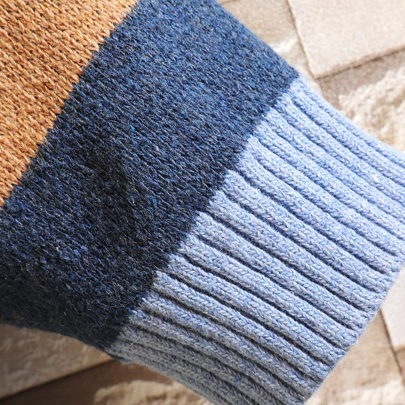 Men's V-Neck Knitted Cardigan Sweater - Autumn/Winter Fashion, Loose-Fit, Long-Sleeved, Stylish Stitch Design.