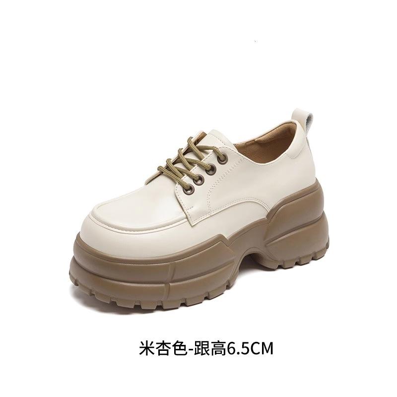 

Белые маленькие кожаные туфли женские новинка 2024 года весна-лето толстая подошва увеличивающая рост кроссовки британский стиль взрывные универсальные одинарные туфли 35