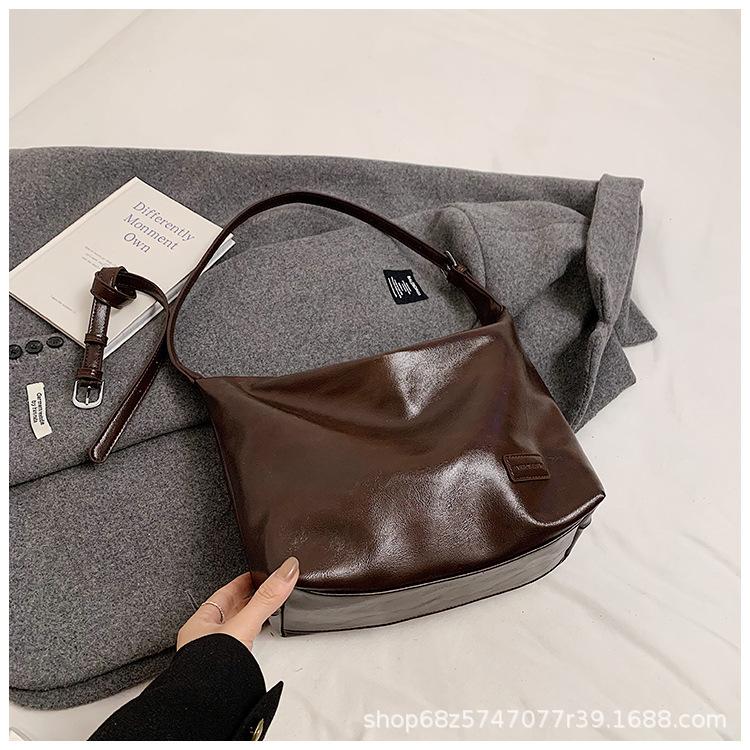 High-end texture retro commuter armpit bag with oil wax leather large capacity tote bag casual fashion versatile shoulder bag