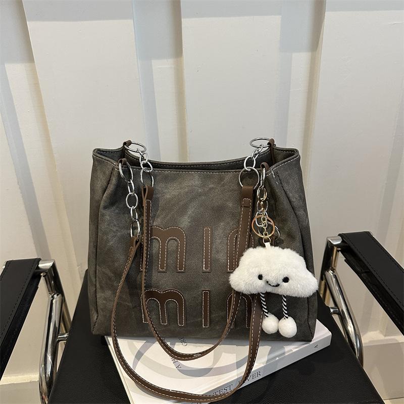 

Сумка-тоут большой вместимости женская повседневная новая осенне-зимняя на плечо 2025 с надписью модная в ленивом стиле сумка под мышкой without pendant чёрный