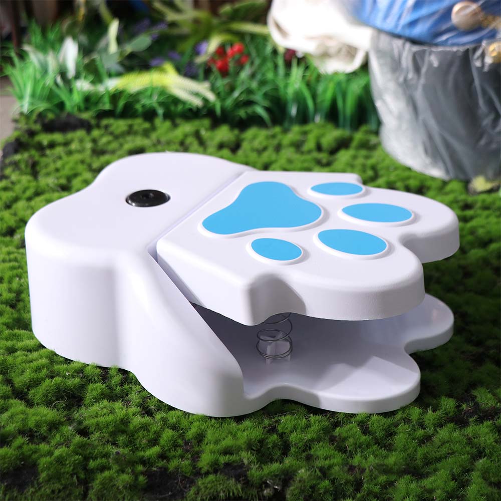 Unique Claw Shape Paw Activated Pet Sprinkler Interactive Plastic Step On Drinking Container Funny Pet Water Fountain Home