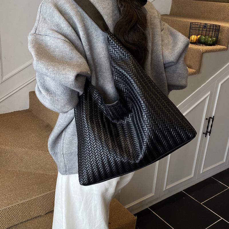 Women's Retro Woven Underarm Crossbody Tote - Solid Color Versatile Handbag