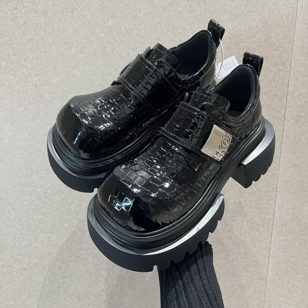 British Trendy Cool Square Head Small Leather Shoes for Women's 2025 Autumn New Models, Jue Jue Zi Thick-soled Heightening Metal Buckle Loafers