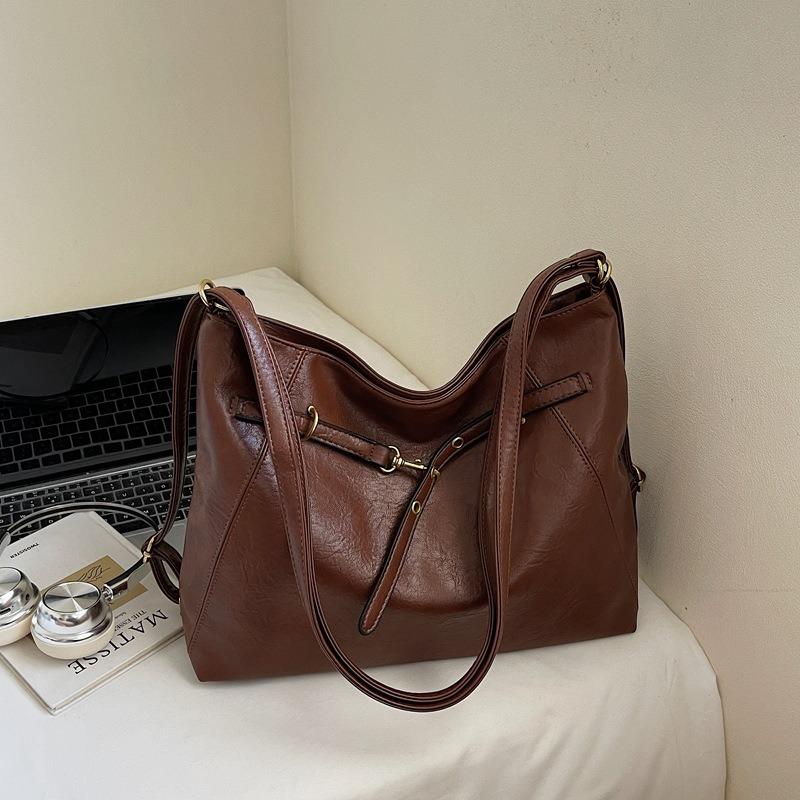

High-value retro commuter large-capacity women s backpack, new trendy autumn shoulder tote bag. коричневий