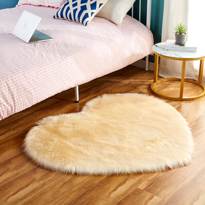Heart-Shaped Plush Carpet - Long Hair Bedroom Bedside Sofa Mat