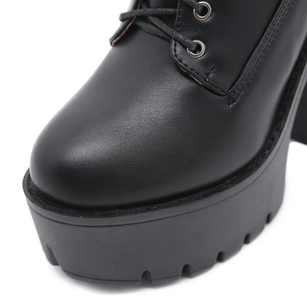 2024 Vinter 13 cm Klackar Nya Bandage Tjock Botten Vattentät Plattform Damskor Tjocka Höga Klackar Korta Stövlar Lhx