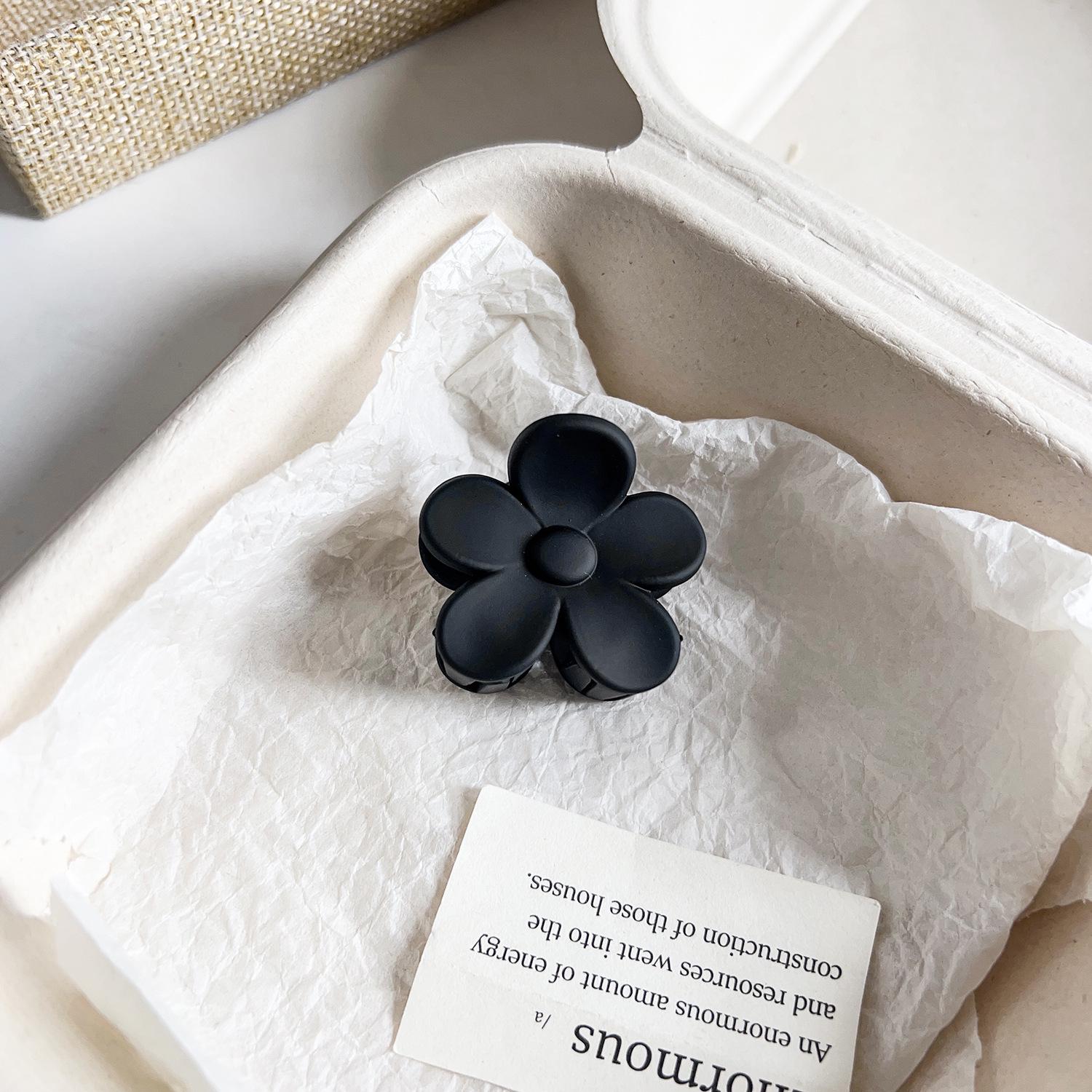 

Универсальная заколка для волос в виде акулы с матовым цветочным узором для хвостиков и полузавязанных причесок PS