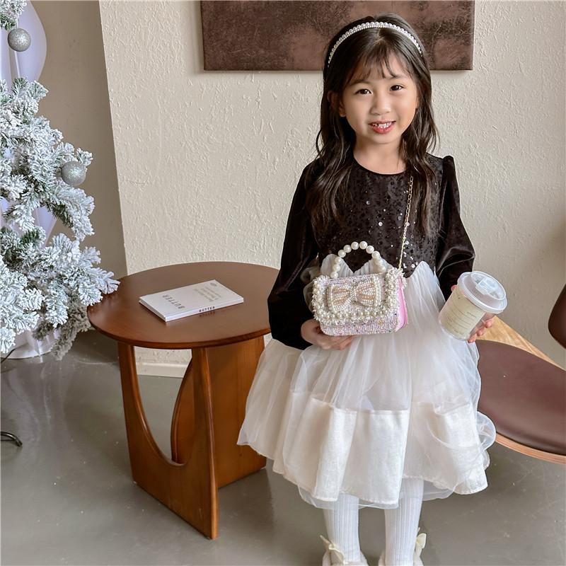 Trendy Red Mini Chain Crossbody Bag For Kids With Charming Bow Design And Lightweight Canvas Material