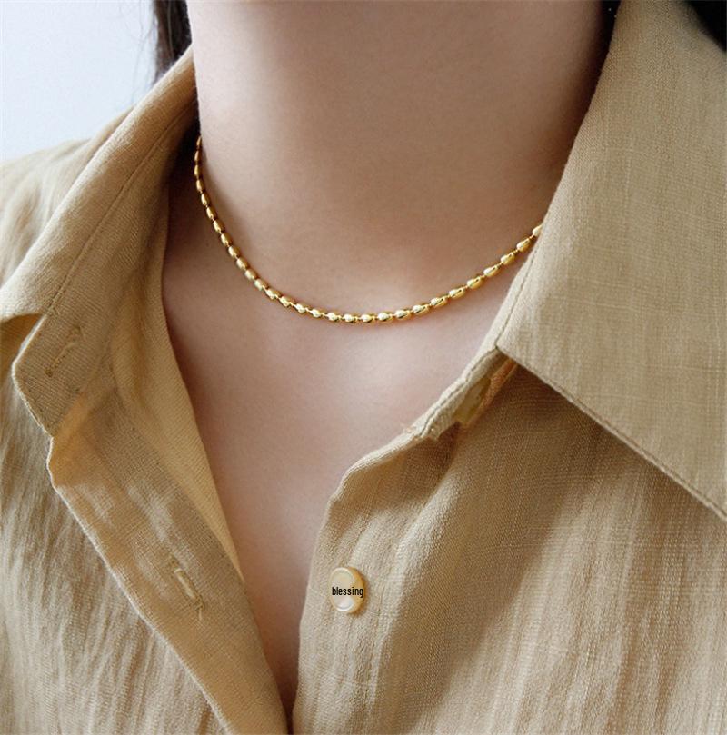 Collier ovale rétro français à perles pour femmes: Chaîne clavicule simple, luxueuse, polyvalente à plusieurs rangs