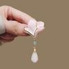 Brooch Retro Style Bead Tassel Magnolia Design Lapel Pin Sweaters Collars Hats Bags Coats Scarves Badge Outfit Accessory