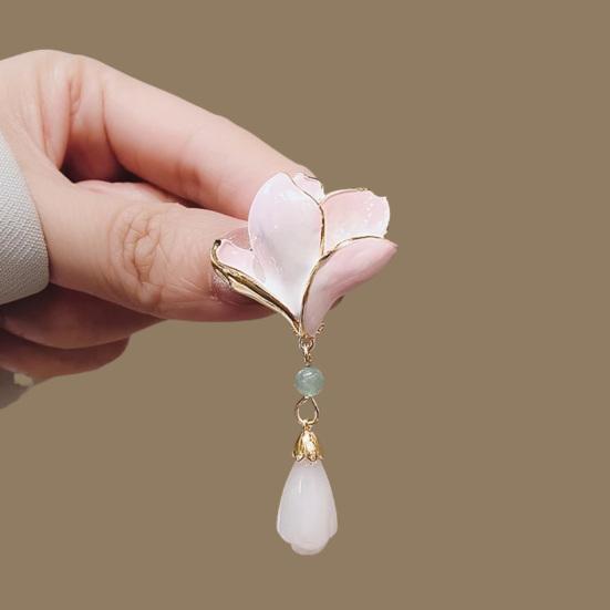 Brooch Retro Style Bead Tassel Magnolia Design Lapel Pin Sweaters Collars Hats Bags Coats Scarves Badge Outfit Accessory
