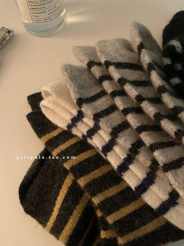 Chaussettes Mi-Mollet Froncées Rétro à Rayures en Laine pour Femmes - Chaudes & Épaisses pour l'Automne/Hiver