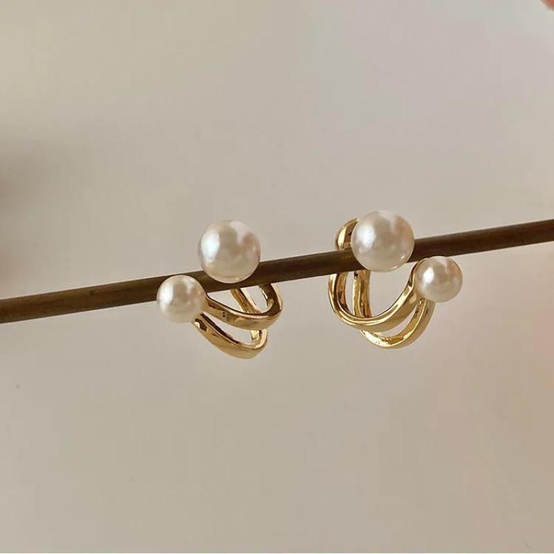 

Quality 925 Silver Needle Earrings for Women, Elegant Long Fringed Ear Pendants, Retro Ear Ornaments Two wearing pearls